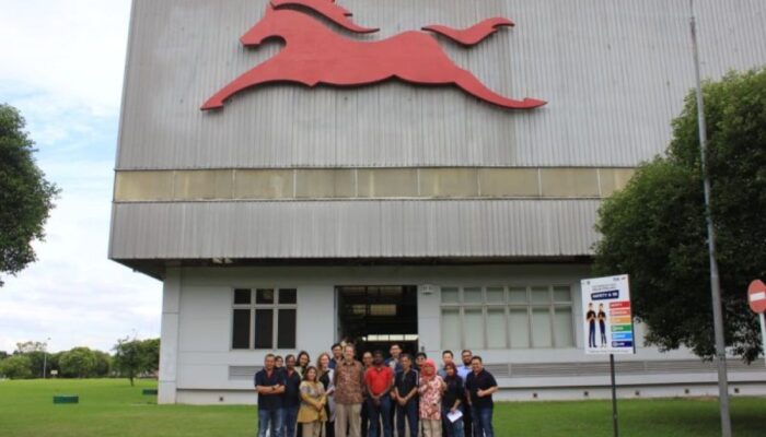 Kedubes Swedia kunjungi pabrik TVS yang ada di Indonesia